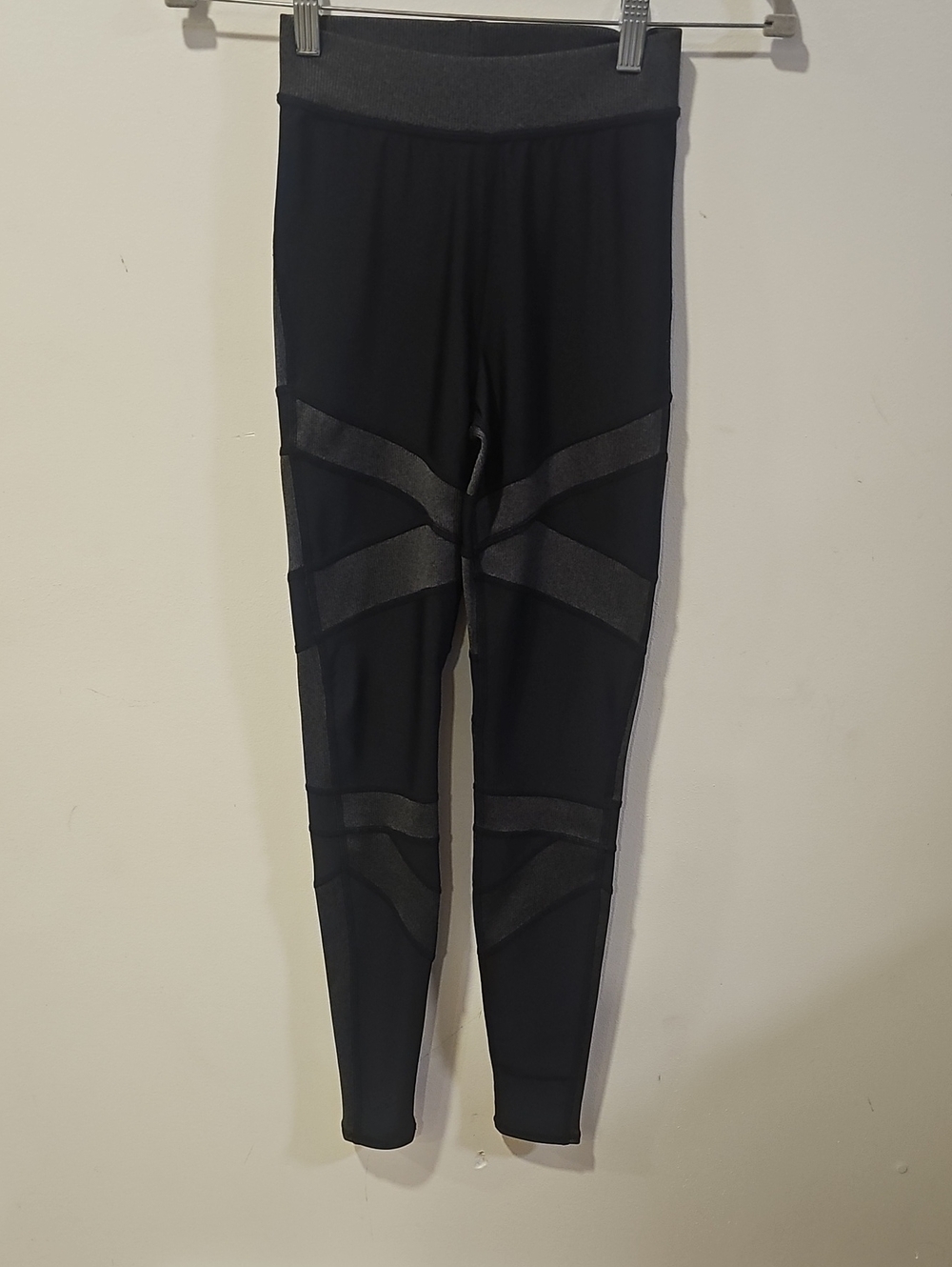 Alo Black Athletic Leggings with Mesh Stripe Detail